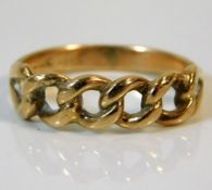 A 9ct gold ring size V 4g