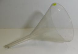 An early 19thC. large Georgian glass funnel 10.25i