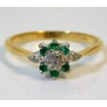 An 18ct gold ring set with diamond & emerald 3.9g