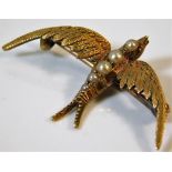 A Victorian 15ct gold swallow brooch with seed pea