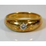 An 18ct gold ring set with 0.1ct diamond 8.9g size