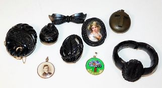 Six jet brooches & costume items including Victori