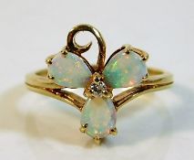 A 9ct gold ring set with diamond & opal 2.6g size