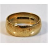 A 9ct gold band 6.9g