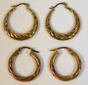 Two pairs of 9ct gold earrings 2.9g