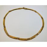 An 18ct three colour gold necklace 17in long 20.8g
