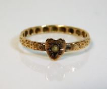 A 9ct gold Victorian ring set with seed pearl 1g s