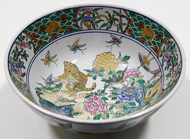 A c.1900 Chinese porcelain bowl featuring cat, bir