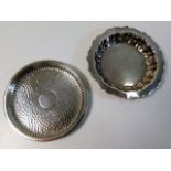 Two small silver trinket dishes 106.5g