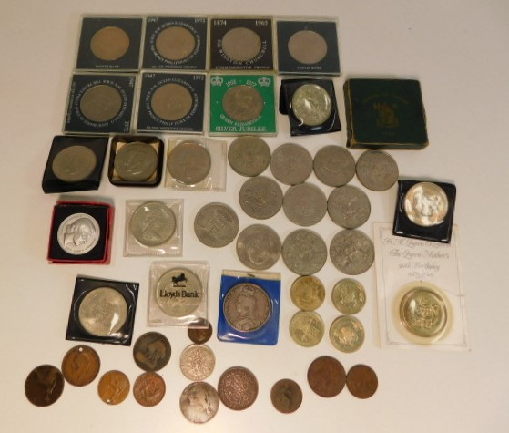 A quantity of mixed coins & crowns including an 18