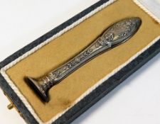 A cased antique French 0.950 silver seal