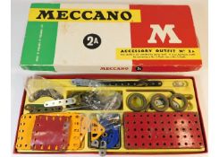 A Meccano 2A accessory set