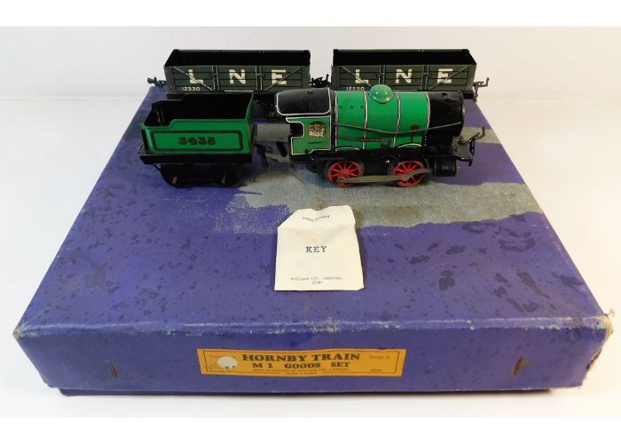 A Hornby 'O' gauge tinplate clockwork railway engi