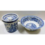 A Wedgwood willow pattern blue & white transfer wa