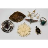 A c.1900 carved ivory daisy pendant & other items