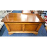 An oak blanket box 36in wide x 19in wide x 18in de