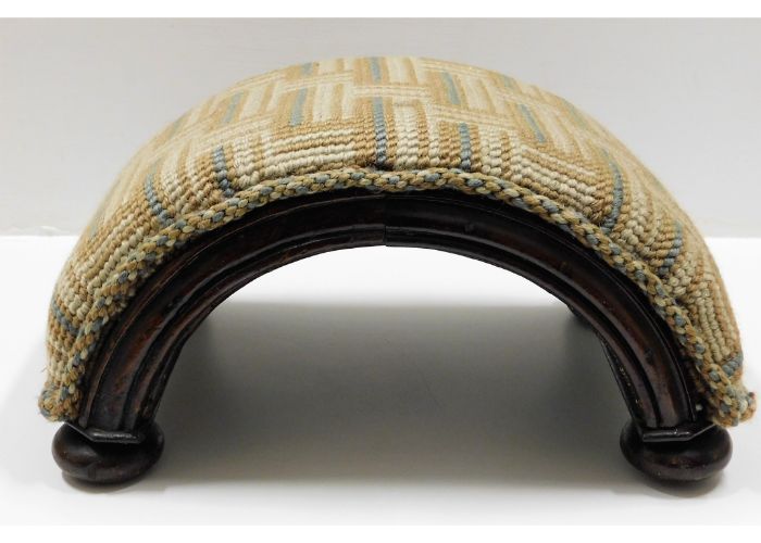 A Victorian arched foot/leg rest 13in wide 6.5in a