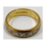 A 18ct gold two colour band size N 5.1g