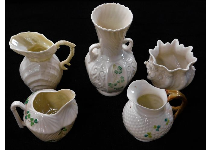 Five pieces of Belleek porcelain, tallest 6in