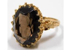 A 9ct gold ring set with smokey quartz 7.5g size P