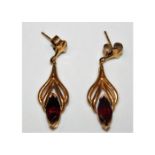 A pair of yellow metal garnet earrings 1.8g