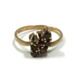 A 9ct gold ring set with garnet a/f 2.3g size P