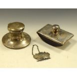 Elizabeth II silver capstan inkwell and silver backed rolling blotter, together with a blank