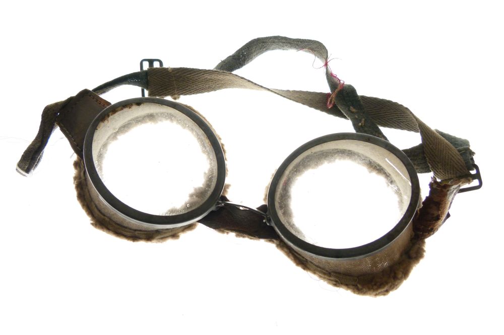 Pair of World War I vintage aviation goggles in a cardboard box, with inscription 'Bridport No: - Image 2 of 2