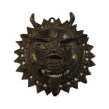 Oriental cast metal dragon sunburst mask, 19cm diameter
