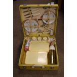 Brexton retro picnic set, 39.5cm wide