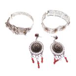 Assorted white metal jewellery comprising cameo-set filigree panel bracelet stamped 800, pair of