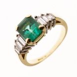 18ct gold, emerald and diamond-set ring, in Art Deco-style, the central emerald between three