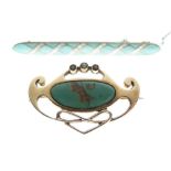 Murrle Bennett - Art Nouveau yellow metal and turquoise-set bar brooch of organic design, stamped