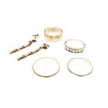 Small selection of jewellery comprising; 22ct gold wedding band, size N, 18ct gold wedding band with