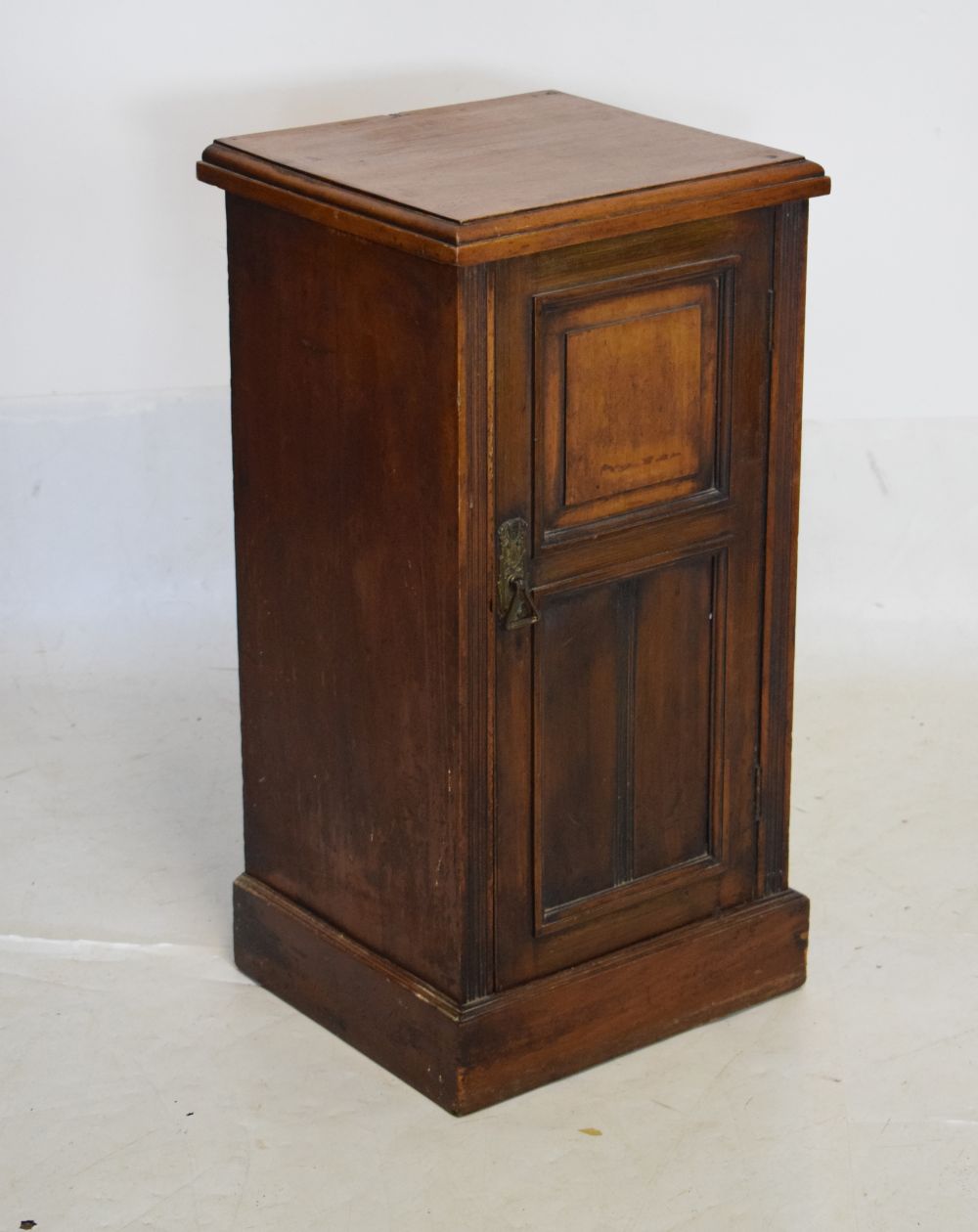 Victorian walnut pot cupboard fitted single panel door, 39cm wide