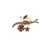 Yellow metal floral spray brooch set red garnet-coloured stones, 5.3g gross approx