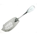 Late George III silver fish slice, with S-scroll piercing to blade, engraved anchor crest to handle,