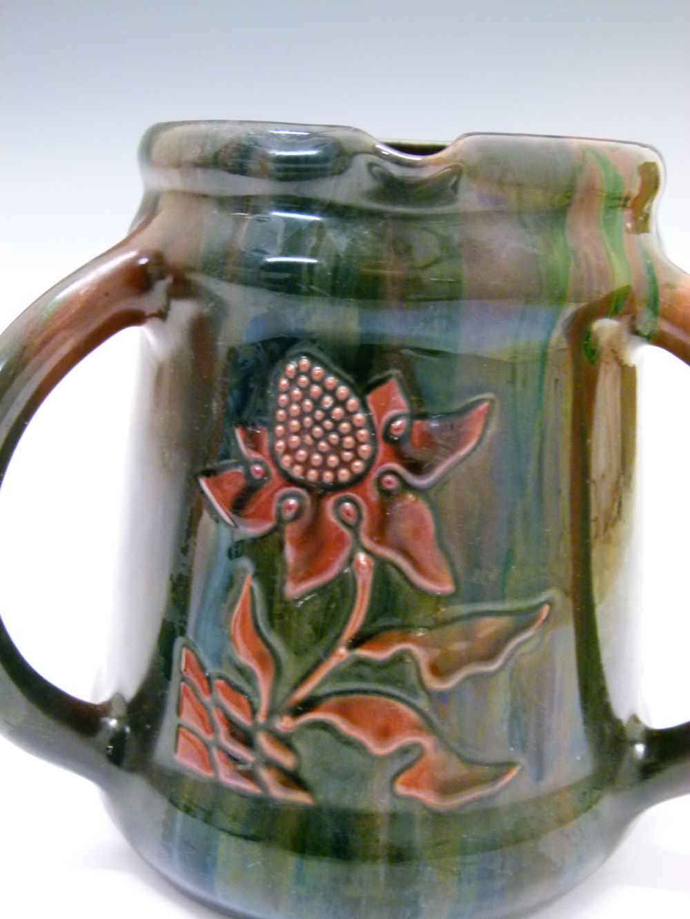 Elton Ware tyg, decorated with foliage on a green/red ground, base with painted marks, 18cm high - Image 3 of 7