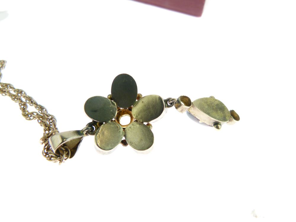 Victorian garnet and chrysolite drop pendant, 5.5cm long including the bale, on a later chain, in - Image 3 of 4