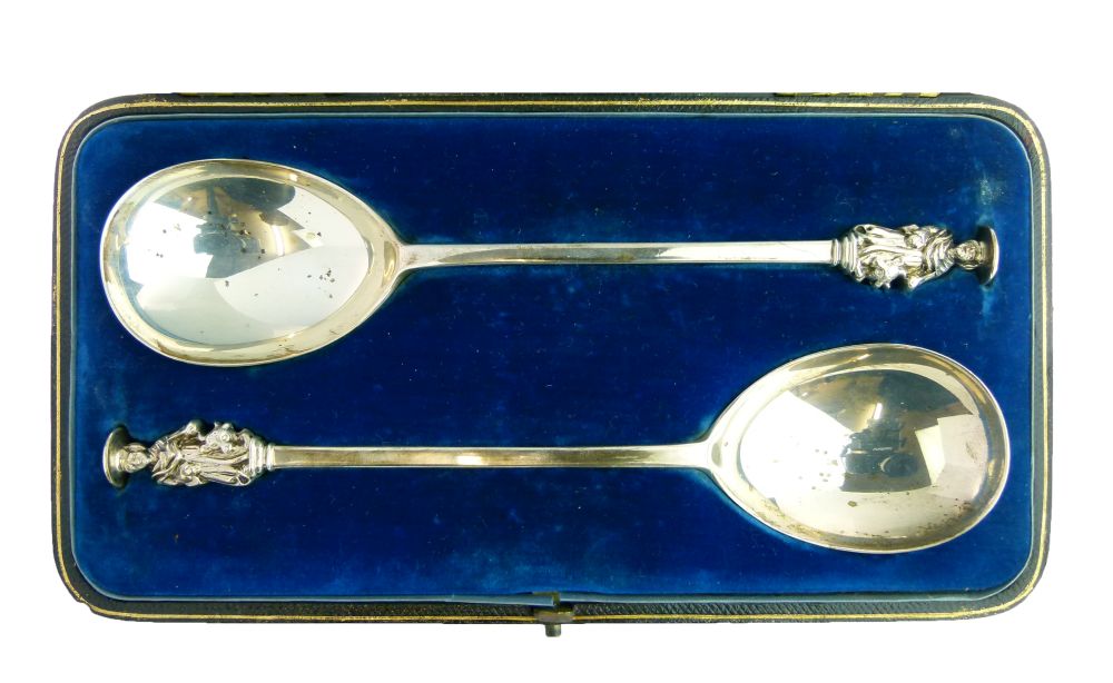 Cased pair of late Victorian seal-top 'Apostle' spoons, each with fig-shaped bowl and cast