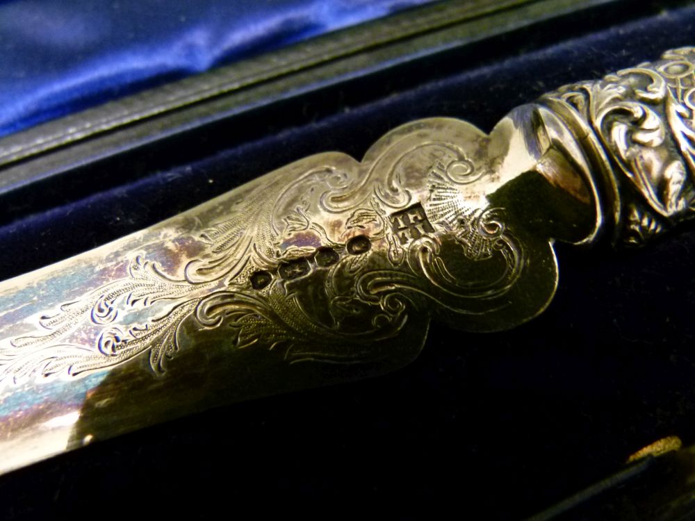 Cased early Victorian porcelain-handled silver-gilt paperknife or letter opener, with 11cm blade - Bild 5 aus 8