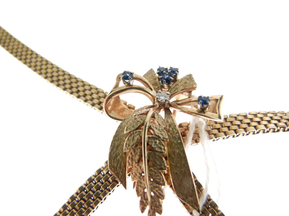 9ct gold crossover necklace, with a detachable diamond and sapphire brooch frontispiece, 41cm - Image 2 of 5