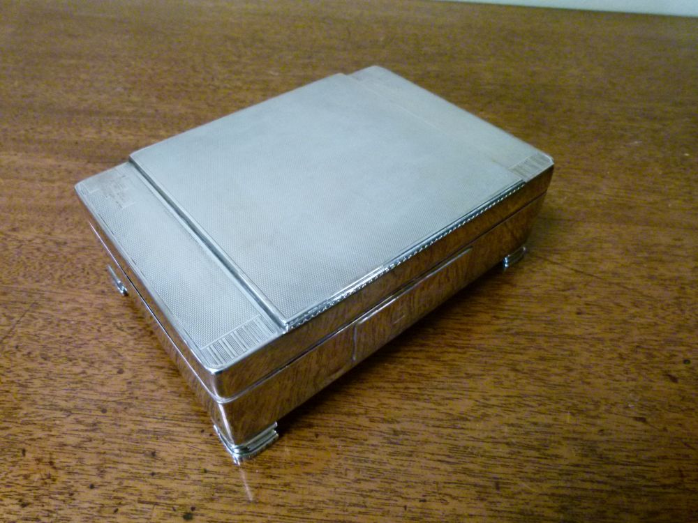 Edward VII Art Deco style silver cigar and cigarette box, with engine-turned stepped rectangular - Bild 2 aus 8