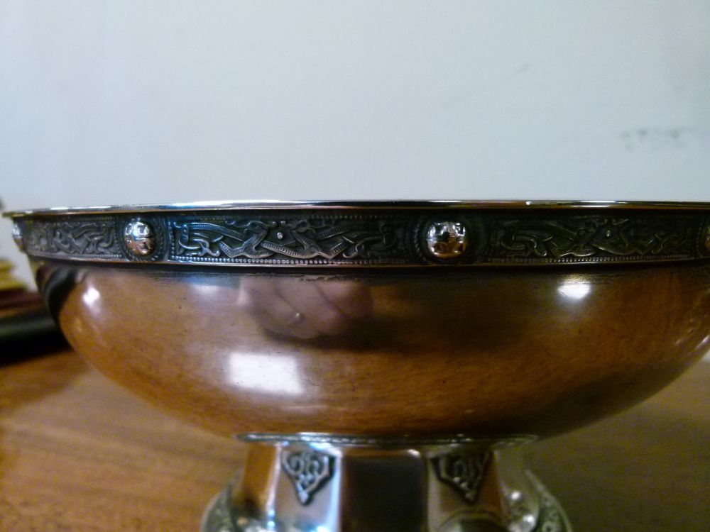 George VI silver footed bowl, with decorative rim border on a faceted spreading foot with scroll - Bild 4 aus 7
