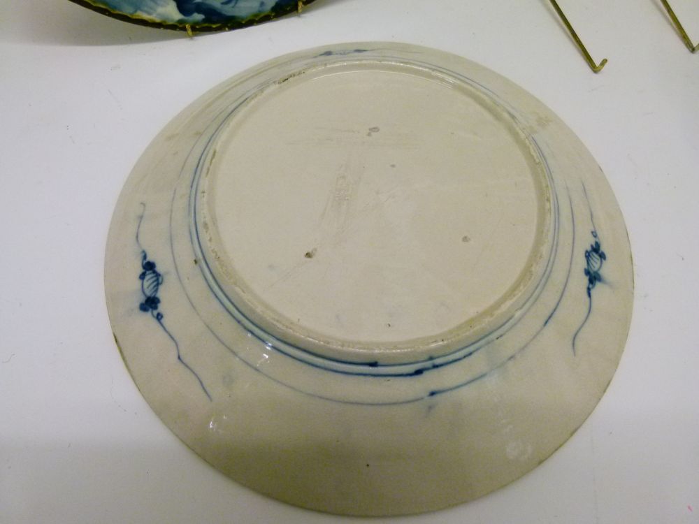 Pair of early 20th Century Oriental pottery plates, probably Japanese, each decorated in - Image 7 of 9