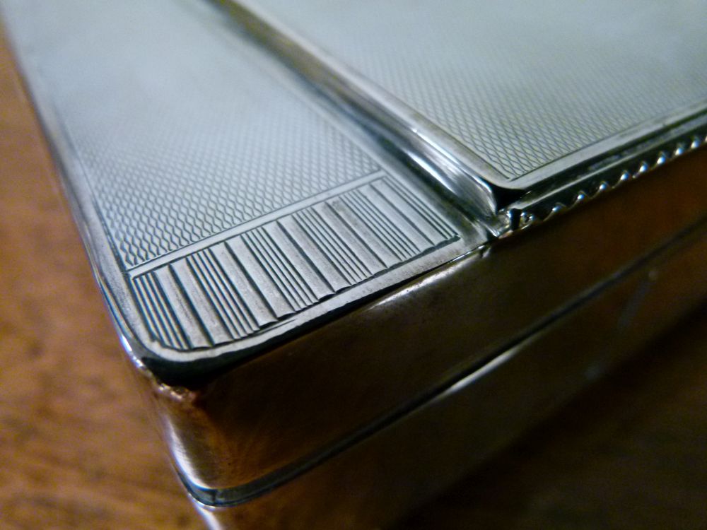 Edward VII Art Deco style silver cigar and cigarette box, with engine-turned stepped rectangular - Bild 4 aus 8