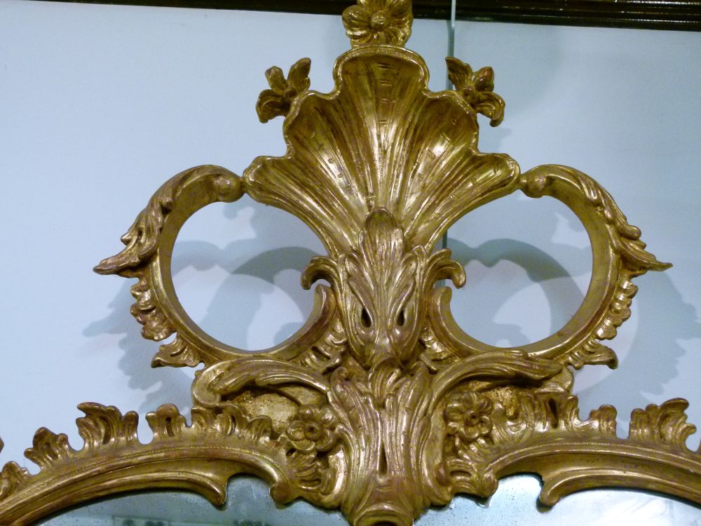 20th Century Chippendale Revival giltwood and gesso wall mirror, the plain plate within foliate - Bild 5 aus 11