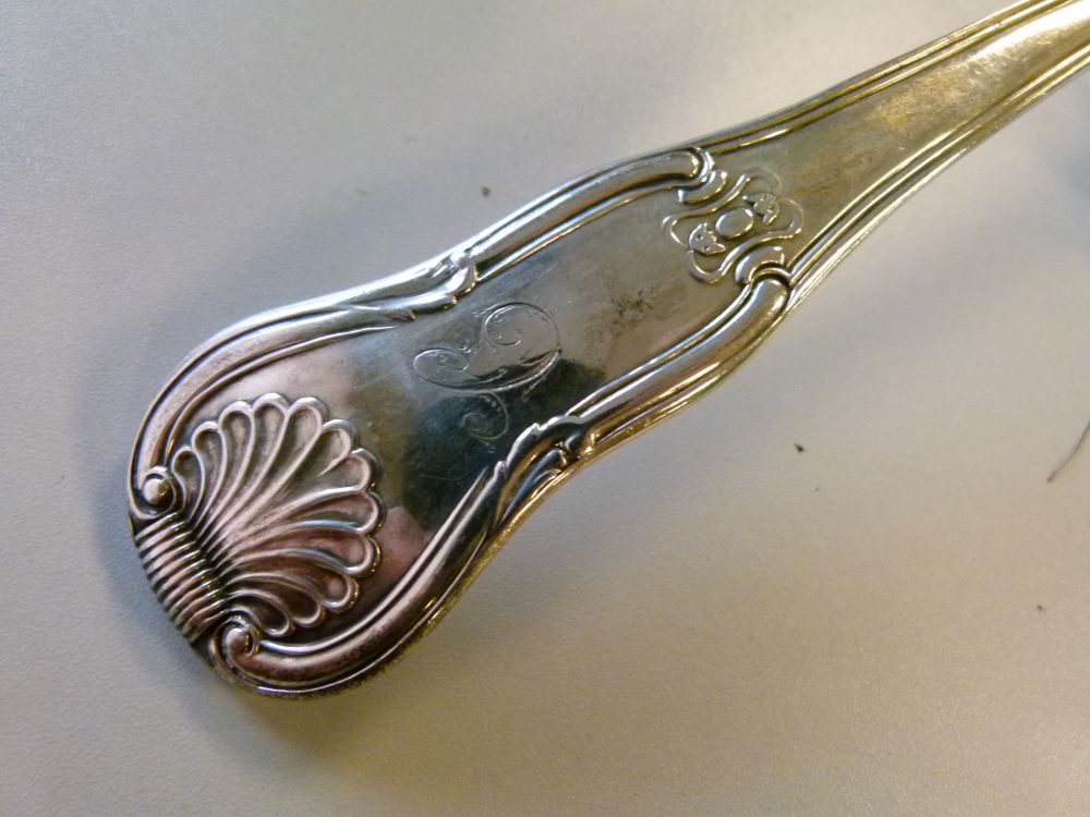 Late George III silver Kings pattern punch ladle, London 1820, sponsor Solomon Royes, 34cm long, - Bild 6 aus 7