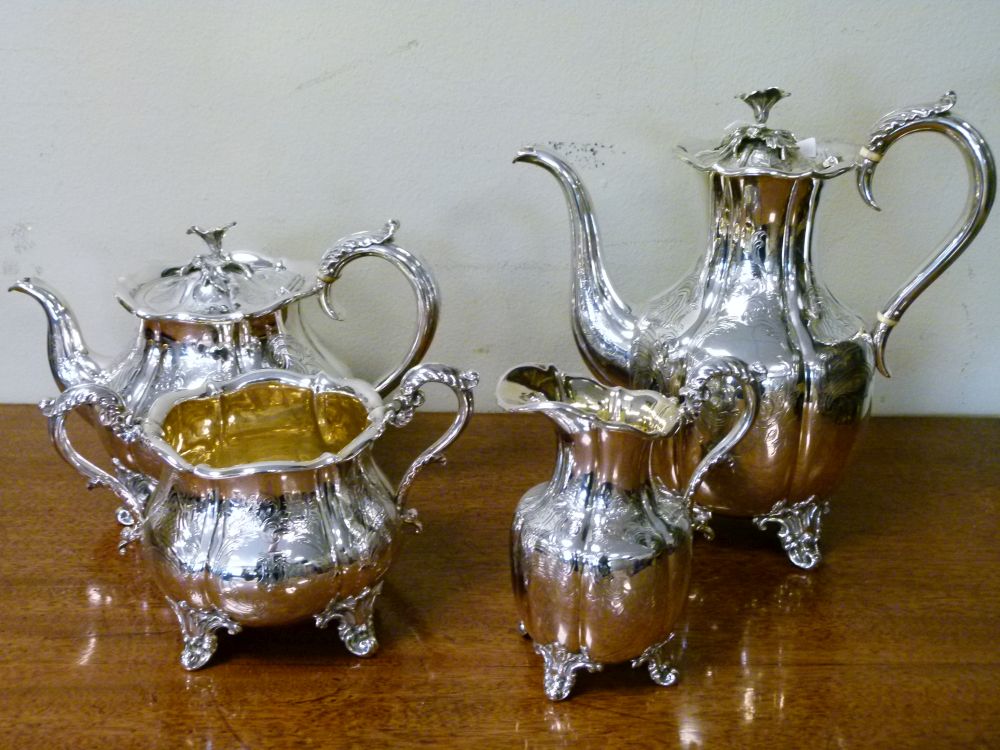 Victorian silver four piece tea set, of shaped baluster form with scroll handles, engraved - Bild 2 aus 9