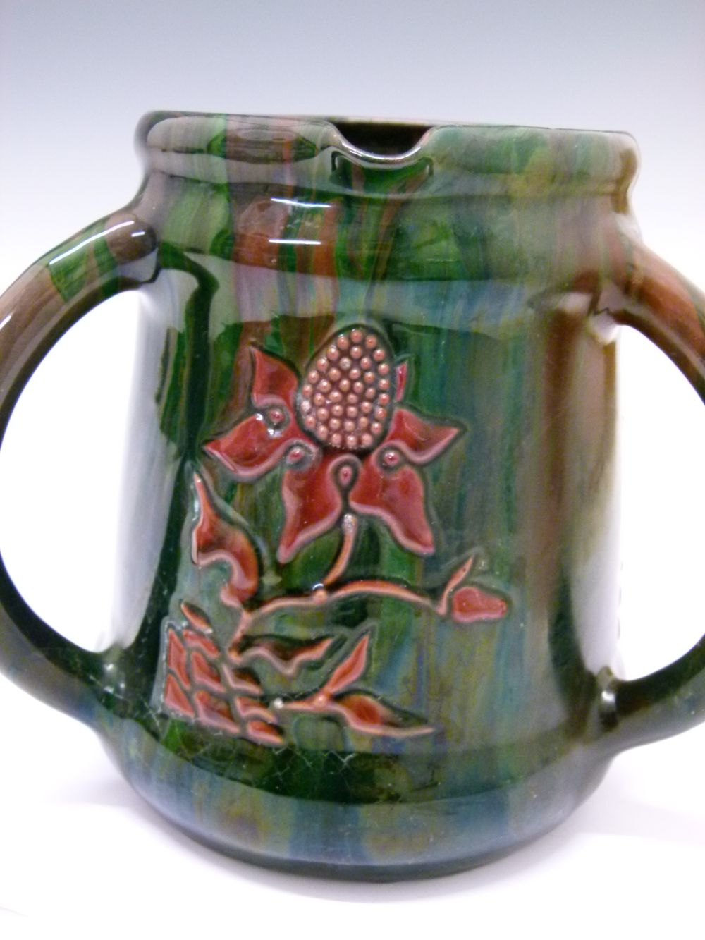Elton Ware tyg, decorated with foliage on a green/red ground, base with painted marks, 18cm high - Image 4 of 7